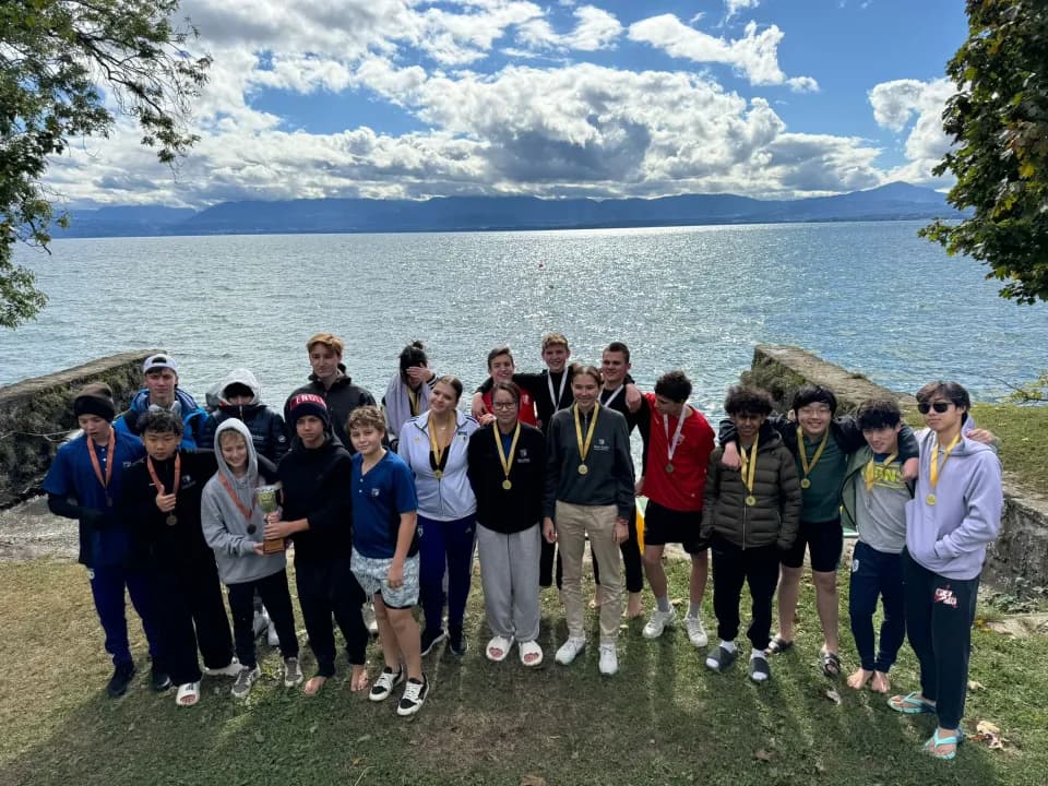 The team with medals after the lake relay